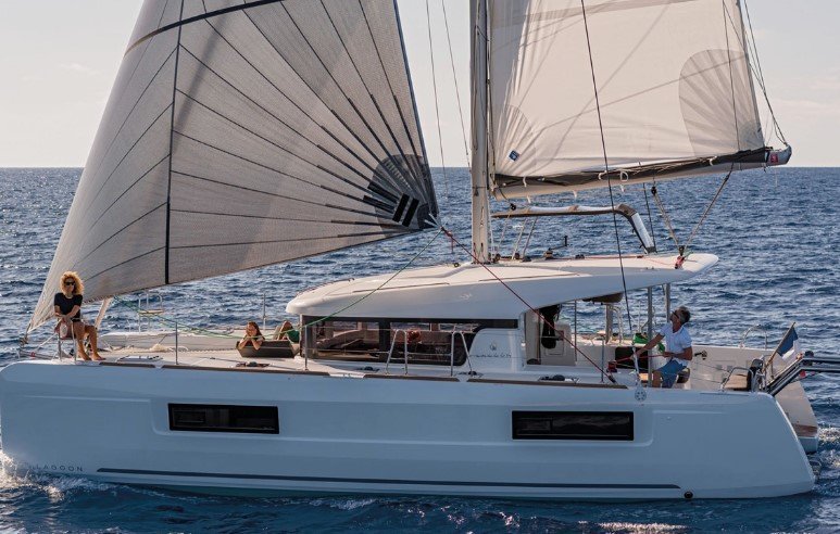catamaran sailing in mallorca